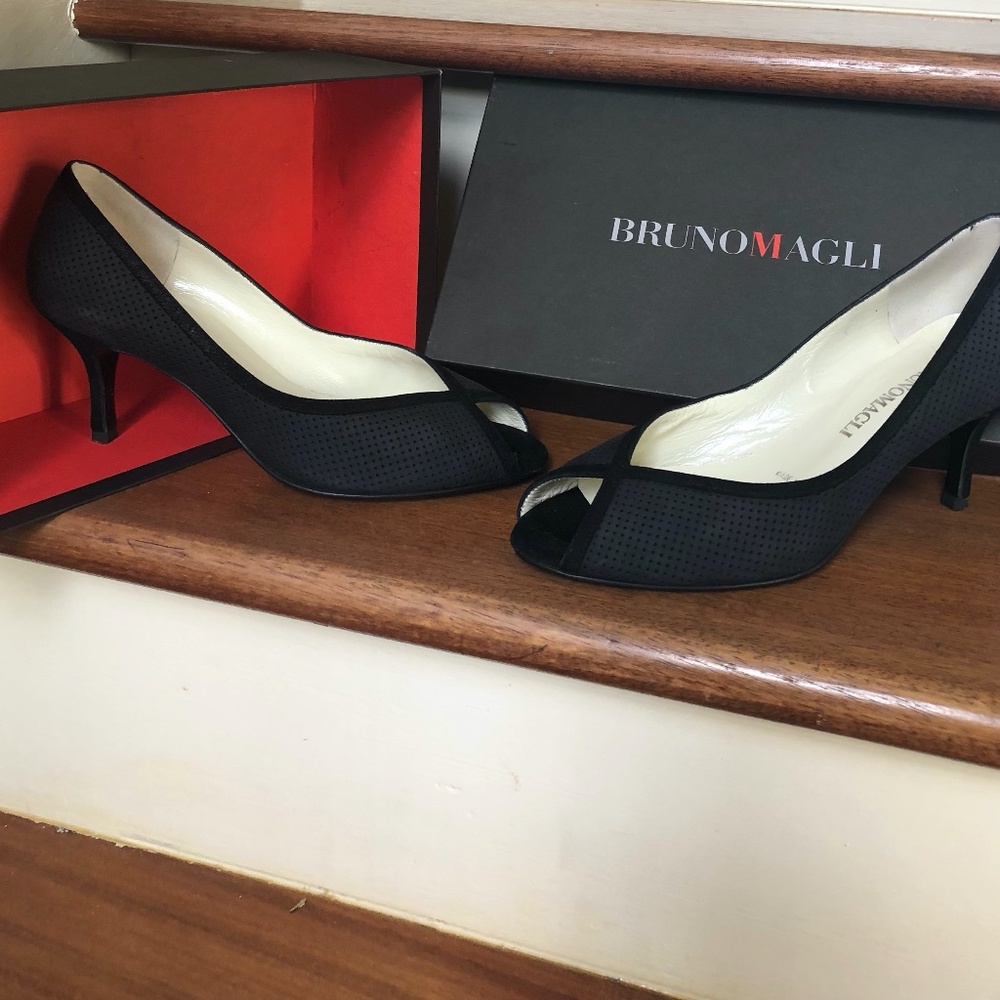 Bruno Magli Peep Toe Heel size 7